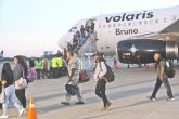 Acapulco,Gro/19didiembre2017/ pasajeros bajan del avión de la nueva ruta de vuelo Los Ángeles-Acapulco de la empresa Volaris, en el aeropuerto de Acapulco. Foto: Jesús Trigo