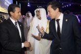 ABU DHABI, EMIRATOS ÁRABES UNIDOS, 18ENERO2016.- Al término de su participación en la inauguración de la Cumbre Mundial de la Energía del Futuro 2016, el Mandatario mexicano, Enrique Peña Nieto, realizó un recorrido por la exposición World Future Energy Summit acompañado por Ahmad Bolhoul, Director del Instituto Masdar de Ciencia y Tecnología y Emilio Lozoya Austin. FOTO: PRESIDENCIA /CUARTOSCURO.COM