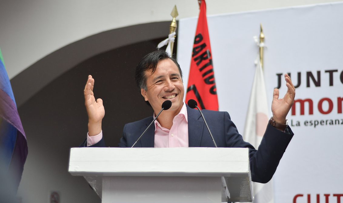 XALAPA, VERACRUZ, 23MARZO2018.- Cuitláhuac Garcia Jimenez, se registró como candidato a la gubernatura por los partidos MORENA-PES-PT, durante el evento lo acompañaron los dirigentes de los partidos politicos. FOTO: ALBERTO ROA /CUARTOSCURO.COM