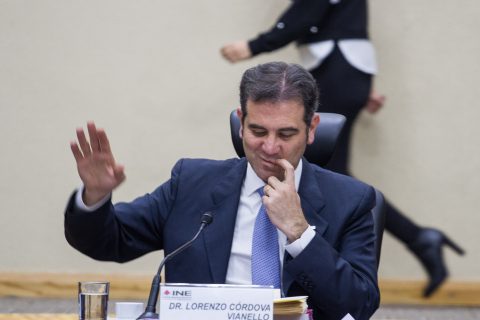 CIUDAD DE MÉXICO, 25ABRIL2018.- Votación de Lorenzo Córdova Vianello, consejero presidente del INE, durante la sesión del Consejo General del Instituto Nacional Electoral. FOTO: ISAAC ESQUIVEL /CUARTOSCURO.COM