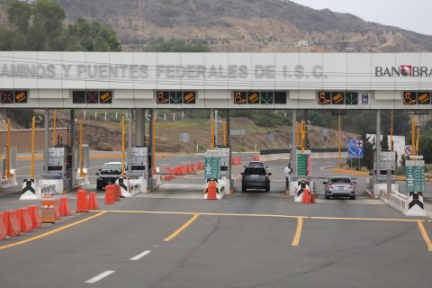 07092018-TIJUANA BAJA CALIFORNIA, 07SEPTIEMBRE2018.- Este viernes entró en vigor el incremento de peaje en las autopistas federales operadas por Capufe. La imagen corresponde a la autopista Tijuana- Ensenada, que tuvo un aumento de 14 %. FOTO: OMAR MARTÍNEZ