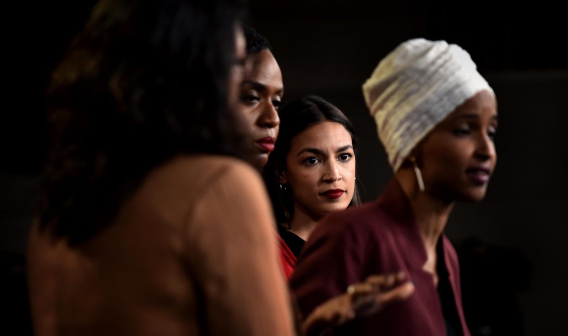 Ayanna Pressley (2-L), US representative for Massachusetts's 7th congressional district, Ilhan Omar (R), US Representative for Minnesota's 5th congressional district, Alexandria Ocasio-Cortez (2-R), US Representative for New York's 14th congressional district, and Rashida Tlaib US Representative for Michigan's 13th congressional district attend a press conference at the US Capitol after US President Donald Trump stepped up attacks on the progressive Democratic congresswomen saying that if they're not happy in the US "they can leave." Foto: Carol Guzy / ZUMA Wire / DPA / Europa Press.