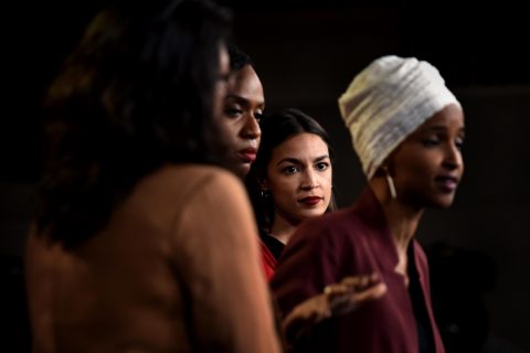 Ayanna Pressley (2-L), US representative for Massachusetts's 7th congressional district, Ilhan Omar (R), US Representative for Minnesota's 5th congressional district, Alexandria Ocasio-Cortez (2-R), US Representative for New York's 14th congressional district, and Rashida Tlaib US Representative for Michigan's 13th congressional district attend a press conference at the US Capitol after US President Donald Trump stepped up attacks on the progressive Democratic congresswomen saying that if they're not happy in the US "they can leave." Foto: Carol Guzy / ZUMA Wire / DPA / Europa Press.