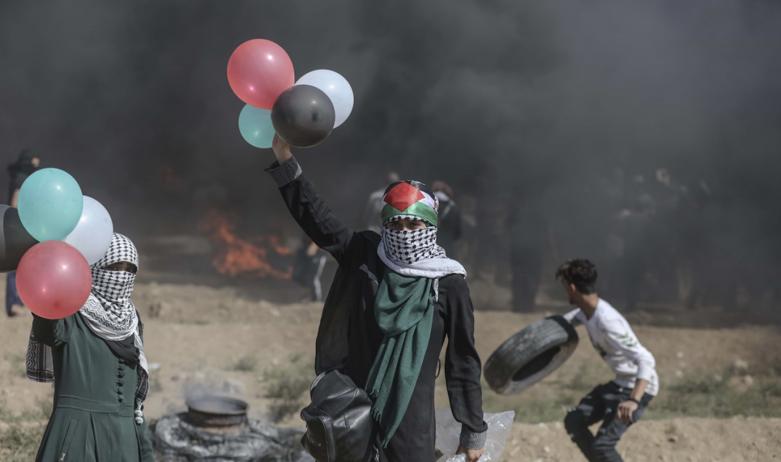 27012020-(180608) -- GAZA, junio 8, 2018 (Xinhua) -- Mujeres palestinas participan en una protesta en la frontera entre Gaza e Israel, en el este de la Ciudad de Gaza, el 8 de junio de 2018. Al menos cuatro manifestantes palestinos murieron y 618 resultaron heridos por soldados israelíes durante los enfrentamientos ocurridos el viernes cerca de la frontera Israel-Gaza, dijeron fuentes palestinas. (Xinhua/Wissam Nassar) (cr) (da)