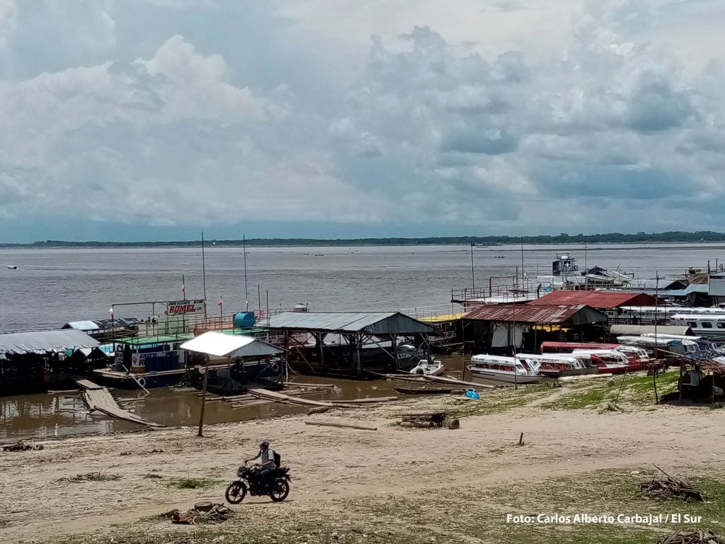 Puerto Nanay junto al río Amazonas. Foto: Carlos Alberto Carbajal