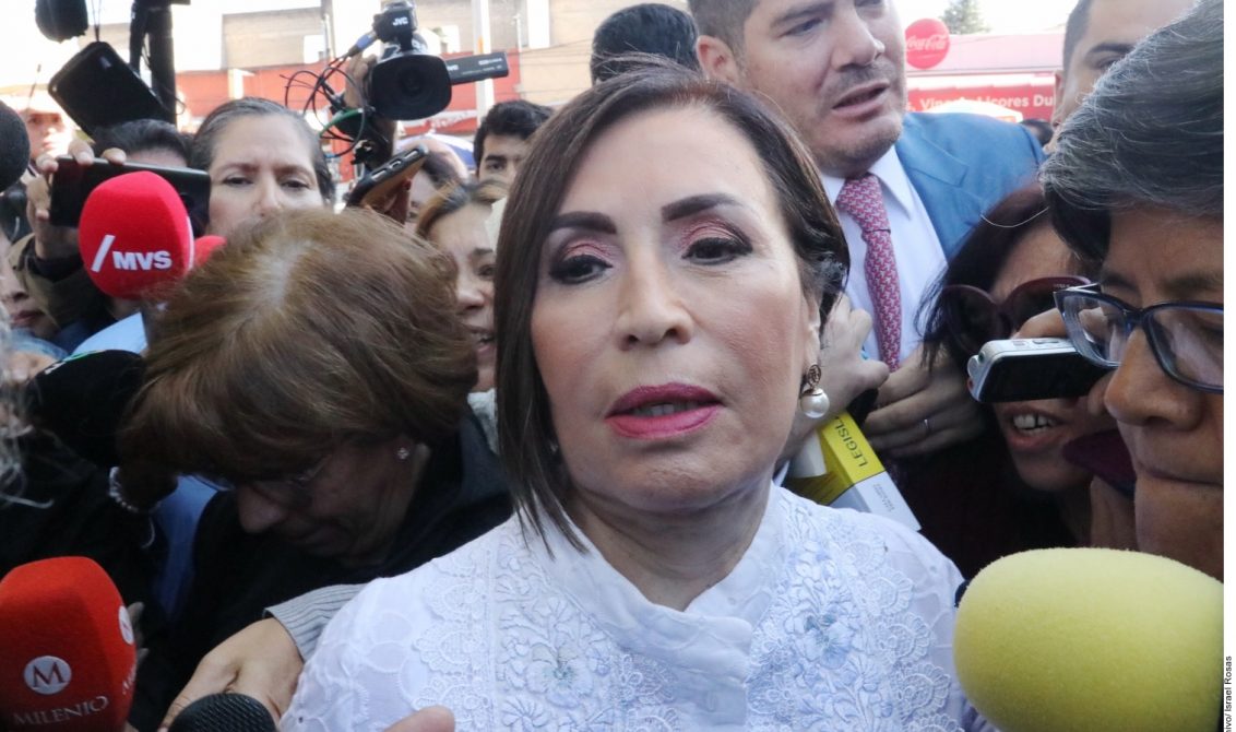 Ciudad de México, 3 de diciembre de 2019. Rosario Robles manifestó al fiscal general de la República, Alejandro Gertz Manero, que se declarará culpable si le demuestran que existe y ha vivido en el domicilio que aparece en la licencia de conducir que ella asegura es falsa y fue usada como dato de prueba para encarcelarla.