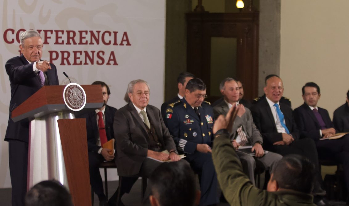 CIUDAD DE MÉXICO, 18FEBRERO2020.- Andrés Manuel López obrador, presidente de México encabezó conferencia matutina en el Palacio Nacional. Lo acompañaron Jorge Alcocer Varela, secretario de Salud; Luis Cresencio Sandoval González, secretario de la Defensa Nacional; Hugo López-Gatell Ramírez, subsecretario de Prevención y Promoción de la Salud; Juan Antonio Ferrer Aguilar, director general del Instituto de Salud para el Bienestar; Luis Antonio Ramírez Pineda, director general del Instituto de Seguridad y Servicios Sociales de los Trabajadores del Estado (Issste); Zoé Robledo Aburto, director general del Instituto Mexicano del Seguro Social (IMSS); Gustavo Reyes Terán, titular de la Comisión Coordinadora de Institutos Nacionales de Salud y Hospitales de Alta Especialidad; Alejandro Svarch Pérez, titular designado de la Coordinación Nacional Médica del Insabi; Gisela Lara Saldaña, coordinadora nacional del programa IMSS Bienestar; Carlos Sánchez Meneses, titular designado de la Coordinación Nacional de Infraestructura Hospitalaria del Insabi; Alejandro Calderón Alipi, titular designado de la Coordinación Nacional de Abastecimiento y Distribución de Medicamentos e Insumos del Insabi y Luis Rodríguez Bucio, comandante de la Guardia Nacional. FOTO: ANDREA MURCIA/CUARTOSCURO.COM