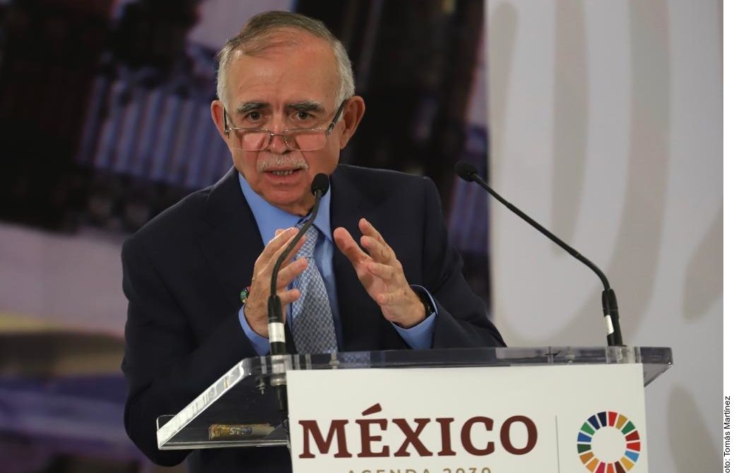 Ciudad de México, 26 de febrero de 2020. El jefe de la Oficina de la Presidencia, Alfonso Romo, se dijo preocupado por la falta de crecimiento económico en el País y advirtió que, sin éste, no sólo se dificulta el éxito de la Cuarta Transformación sino la concreción de objetivos como el combate a la pobreza.