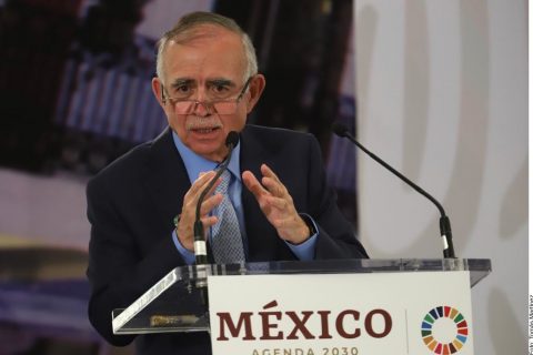 Ciudad de México, 26 de febrero de 2020. El jefe de la Oficina de la Presidencia, Alfonso Romo, se dijo preocupado por la falta de crecimiento económico en el País y advirtió que, sin éste, no sólo se dificulta el éxito de la Cuarta Transformación sino la concreción de objetivos como el combate a la pobreza.