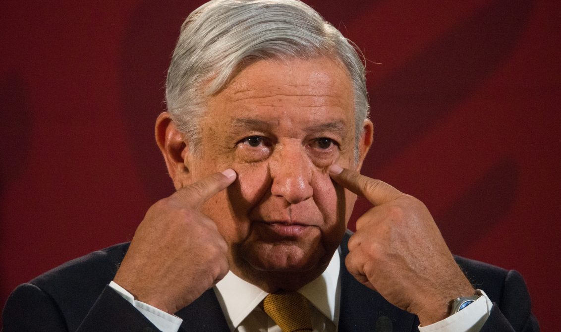 CIUDAD DE MÉXICO, 30MARZO2020.- Andrés Manuel López Obrador, Presidente de México, y Ricardo Sheffield Padilla, titular de Profeco, durante la conferencia matutina en Palacio Nacional. FOTO: MOISÉS PABLO/CUARTOSCURO.COM