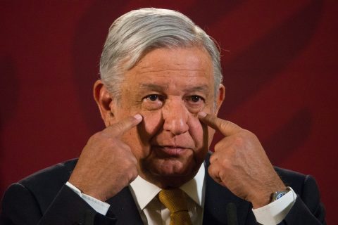 CIUDAD DE MÉXICO, 30MARZO2020.- Andrés Manuel López Obrador, Presidente de México, y Ricardo Sheffield Padilla, titular de Profeco, durante la conferencia matutina en Palacio Nacional. FOTO: MOISÉS PABLO/CUARTOSCURO.COM