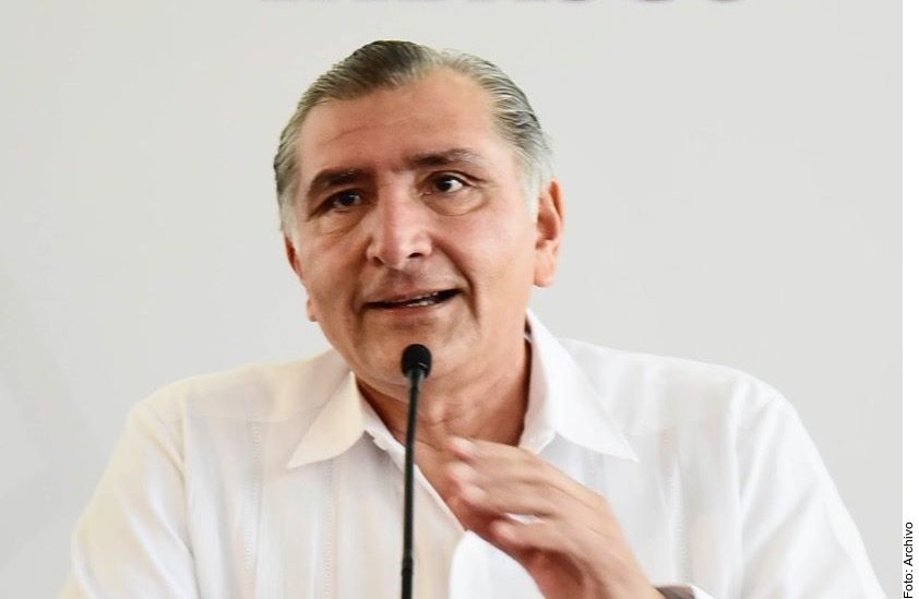 Ciudad de México, 29 de marzo de 2020. El gobernador de Tabasco, Adán Augusto López, informó que dio positivo a la prueba de diagnóstico del Covid-19, por lo que permanece en cuarentena en su domicilio.