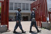 CIUDAD DE MEXICO 20ABRIL2020.- Elementos de la Guardia Nacional, durante el recorrido de seguridad en la periferia del Hospital General Enrique Cabrera, el cual recibe pacientes contagiados por el virus COVID-19. ROGELIO MORALES /CUARTOSCURO. COM