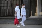 04/04/2020 04 April 2020, Cuba, Havana: Two nurses wearing face masks walk through the city amid the spread of the coronavirus. Cuba has sealed off a part of downtown Havana popular with tourists because of the Coronavirus pandemic. Photo: Guillermo Nova/dpa POLITICA INTERNACIONAL Guillermo Nova/dpa