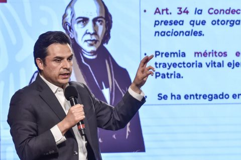 CIUDAD DE MÉXICO, 22MAYO2020.- Hugo López-Gatell Ramírez, Subsecretario de Prevención y Promoción de la Salud, en compañía de José Luis Alomía Zegarra, director de Epidemiología, y Zoé Robledo, director del IMSS, ofreció conferencia de prensa para informar sobre la actualización de datos de la pandemia de coronavirus (covid-19) en el país. La actualización indica 62,527 casos confirmados acumulados, 13,347 casos confirmados activos y 6,989 defunciones. FOTO: MARIO JASSO /CUARTOSCURO.COM