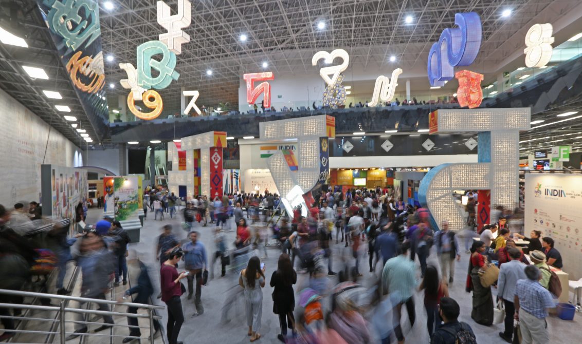 GUADALAJARA, JALISCO, 02DICIEMBRE2019.- Color en torno a la edición 33 de la Feria Internacional del Libro de Guadalajara en la expo, en donde como país invitado de Honor es la India. FOTO: FERNANDO CARRANZA GARCIA / CUARTOSCURO.COM