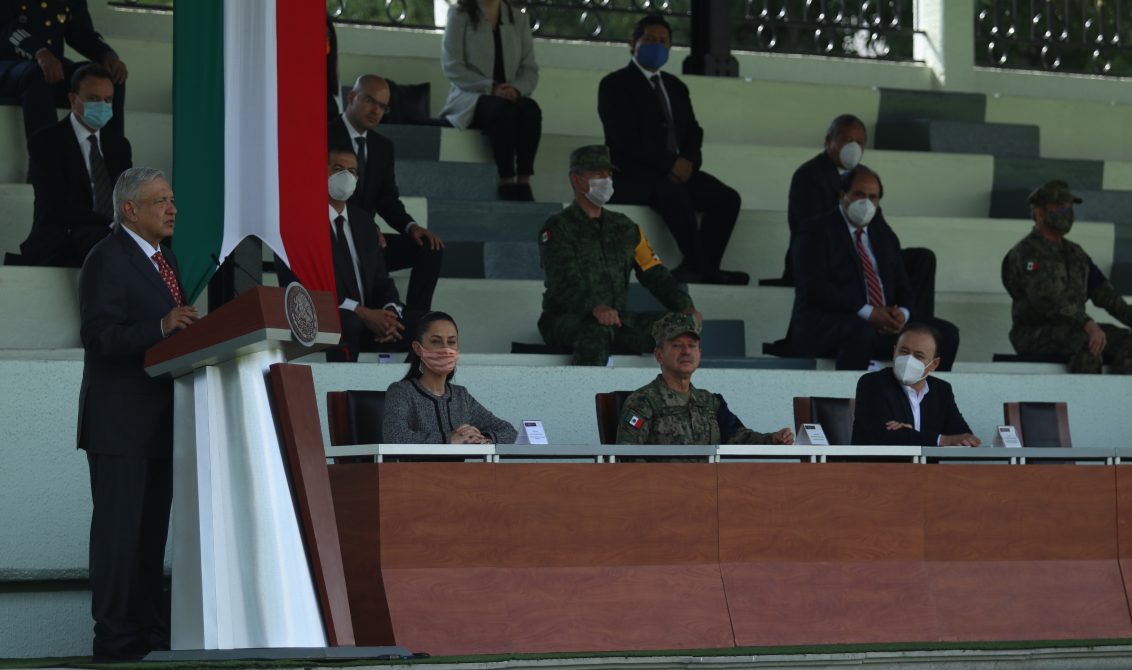 CIUDAD DE MÉXICO, 30JUNIO2020.- El presidente Andrés Manuel López Obrador encabezó la ceremonia del primer aniversario de la Guardia Nacional en las inmediaciones de Campo Marte. Puntualizó la importancia del cuerpo de seguridad, creado durante su sexenio, ofreció reconocimientos a elementos destacados, así como condolencias a las familias de los caídos en el cumplimiento de sus deberes. FOTO: GALO CAÑAS /CUARTOSCURO.COM