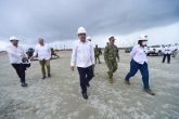 PARAÍSO, TABASCO, 05JUNIO2020.- Andrés Manuel López Obrador, presidente de México, en compañía de Adán Augusto López, gobernador de Tabasco; Rocío Nahle, secretaria de Energía, y Octavio Romero Oropeza, titular de Petróleos Mexicanos (PEMEX), realizaron un recorrido por las obras de la Refinería Dos Bocas, uno de los tres principales proyectos del gobierno actual. FOTO: PRESIDENCIA /CUARTOSCURO.COM