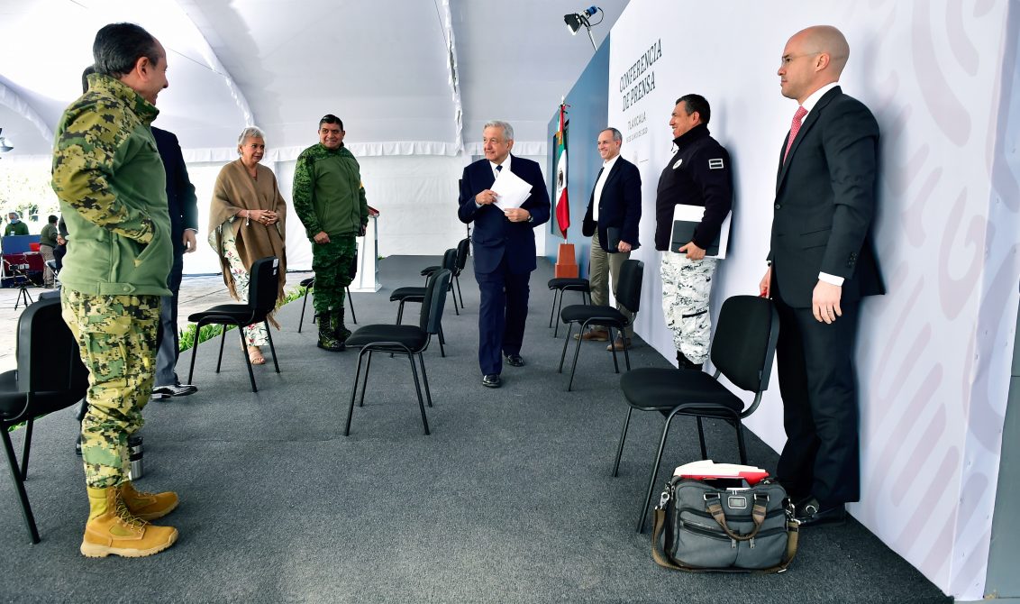 PANOTLA, TLAXCALA. 16JUNIO2020.- Andrés Manuel López Obrador, Presidente Constitucional de los Estados Unidos Mexicanos en conferencia de prensa. Lo acompañan Olga Sánchez Cordero, secretaria de Gobernación; Marco Antonio Mena Rodríguez, gobernador de Tlaxcala; Alfonso Durazo Montaño, secretario de Seguridad y Protección Ciudadana; Jorge Alcocer Varela, secretario de Salud; Luis Cresencio Sandoval González, secretario de la Defensa Nacional; José Rafael Ojeda Durán, secretario de Marina; Hugo López-Gatell Ramírez, subsecretario de Prevención y Promoción de la Salud; Luis Rodríguez Bucio, comandante de la Guardia Nacional y David León Romero, coordinador nacional de Protección Civil. FOTO: PRESIDENCIA/CUARTOSCURO.COM