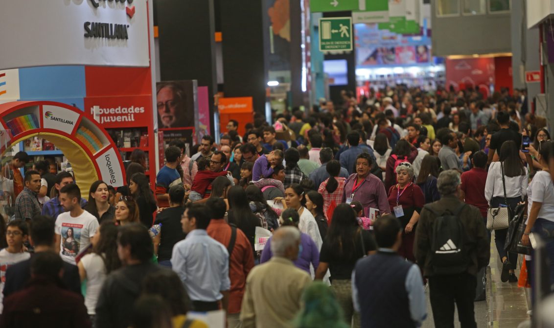 GUADALAJARA, JALISCO, 30NOVIEMBRE2019.- Color en torno a la edición 32 de la Feria Internacional del Libro de Guadalajara en la expo, en donde como país invitado de Honor es la India. FOTO: FERNANDO CARRANZA GARCIA / CUARTOSCURO.COM