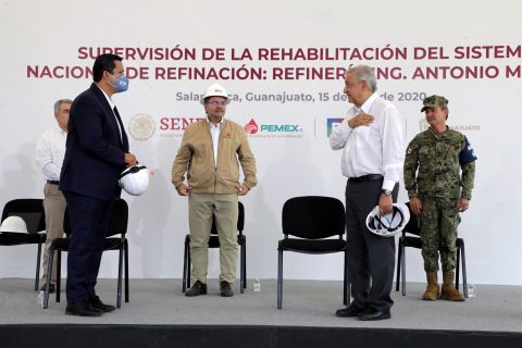 SALAMANCA, GUANAJUATO, 15JULIO2020.- El Presidente de México, Andrés Manuel López Obrador, encabezó la "Supervisión de la Rehabilitación del Sistema Nacional de Refinación: Refinería Ing. Antonio M. Amor". Lo acompañaron Diego Sinhue Rodríguez Vallejo, gobernador de Guanajuato; Octavio Romero Oropeza, director de Pemex; Rocío Nahle, secretaria de Energía; Luis Cresencio Sandoval, titular de la Sedena; y José Rafael Ojeda Durán, secretario de la Marina. FOTO: PRESIDENCIA/CUARTOSCURO.COM