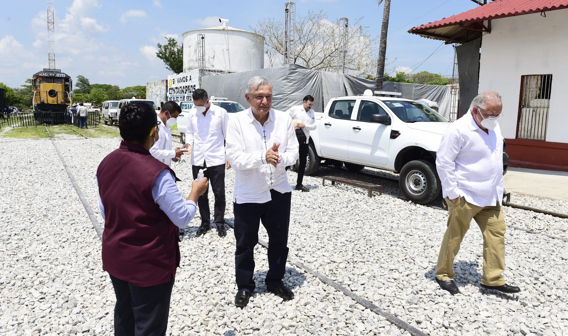 IXTEPEC, OAXACA, 24JULIO2020.- Andrés Manuel López Obrador, presidente de México, presidió la supervisión de la rehabilitación de la vía del ferrocarril del Istmo de Tehuantepec en la Antigua Estación de Ixtepec, Oaxaca. El jefe del ejecutivo estuvo acompañado por el gobernador del estado Alejandro Murat. Foto: PRESIDENCIA /CUARTOSCURO.COM