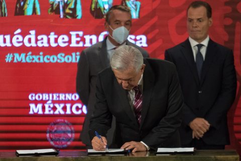 CIUDAD DE MÉXICO, 03AGOSTO2020.- El Presdiente de México Andrés Manuel López Obrador, durante la conferencia de todas las mañanas, en el salón tesorería de Palacio Nacional. Empresarios dueños de televisoras, firmaron un convenio con el primer mandatario del país, para transmitir clases en vivo. FOTO: VICTORIA VALTIERRA/CUARTOSCURO.COM