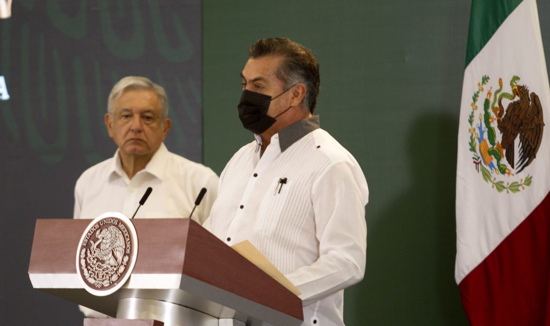 APODACA, NUEVO LEÓN, 27AGOSTO2020.- El presidente Andrés Manuel López Obrador, acudió a la Séptima Zona Militar, donde sostuvo la rueda de prensa matutina acompañado del gobernador de Nuevo León; Jaime Rodríguez Calderón y del Secretario de la Defensa Nacional; Luis Cresencio Sandoval, quien expuso estadísticas de la violencia en la entidad. FOTO: GABRIELA PÉREZ MONTIEL / CUARTOSCURO.COM