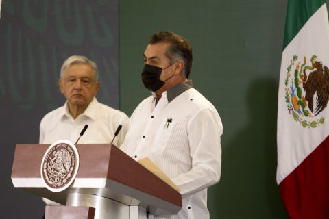 APODACA, NUEVO LEÓN, 27AGOSTO2020.- El presidente Andrés Manuel López Obrador, acudió a la Séptima Zona Militar, donde sostuvo la rueda de prensa matutina acompañado del gobernador de Nuevo León; Jaime Rodríguez Calderón y del Secretario de la Defensa Nacional; Luis Cresencio Sandoval, quien expuso estadísticas de la violencia en la entidad. FOTO: GABRIELA PÉREZ MONTIEL / CUARTOSCURO.COM