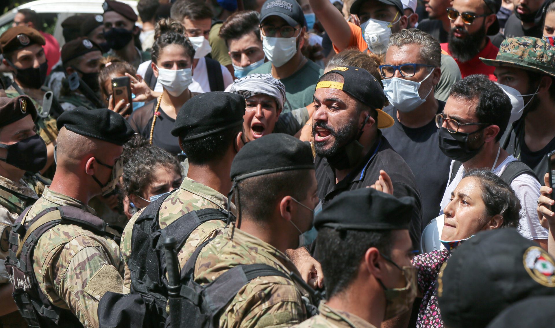 06 August 2020, Lebanon, Beirut: Lebanese soldiers block the road in front of demonstrating residents at the Achrafieh area, which was heavily damaged during Tuesday's explosion. French President Emmanuel Macron was supposed to visit the area, but his tour was botched after anti-government protesters clashed with the Lebanese army soldiers securing the visit. Photo: Marwan Naamani/dpa