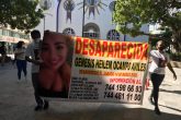 Acapulco,Gro/30Agosto2020/ Familiares y amigos de la joven Génesis Ocampo que desapareció desde marzo en el Coloso durante la marcha en la Costera Acapulco, al salir de misa en la Catedral del Zócalo. Foto: Jesús Trigo