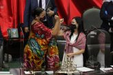 CIUDAD DE MÉXICO, 02SEPTIEMBRE2020.- Dulce María Sauri tomó protesta como nueva presidenta de la Cámara de Diputados, luego de que obtuvo 312 votos a favor. La presidenta saliente Laura Angélica Rojas le tomó juramento al cargo. FOTO: MOISÉS PABLO/CUARTOSCURO.COM