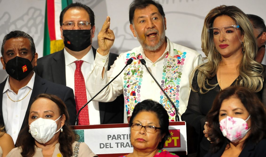 CIUDAD DE MÉXICO, 31AGOSTO2020.- El diputado Reginaldo Sandoval, coordinador del Partido del Trabajo (PT) y los diputados Gerardo Noroña y Claudia Domínguez durante la conferencia de prensa que ofrecieron en la Cámara de Diputados. FOTO: CÁMARA DE DIPUTADOS /CUARTOSCURO.COM