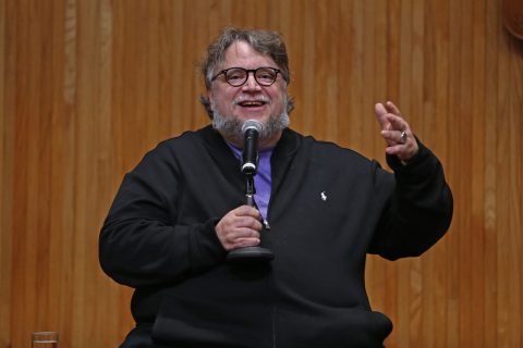 GUADALAJARA, JALISCO, 29MAYO2019.- Guillermo del Toro, Director de Cine Mexicano durante conferencia de prensa en el paraninfo Enrique Díaz de León y tomas de fotografías en el Museo de las Artes de la Universidad de Guadalajara, esto después del recorrido para medios de comunicación por obra la del cineasta “En Casa con mis Monstruos”. FOTO: FERNANDO CARRANZA GARCIA / CUARTOSCURO.COM