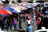 jnt-cubrebocas-sana-distancia-calle-21-Marzo.jpg: Chilpancingo, Guerrero 16 de noviembre del 2020// Sin respetar la sana distancia y el uso del cubrebocas, en calle 21 de Marzo, que colinda con el mercado Baltazar R. Leyva Mancilla. Foto: Jessica Torres Barrera