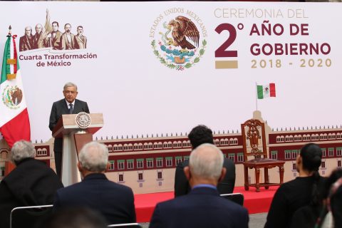 CIUDAD DE MÉXICO, 01DICIEMBRE2020.- Andrés Manuel López Obrador, Presidente Constitucional de los Estados Unidos Mexicanos, ofreció su segundo informe de Gobierno, en Palacio Nacional. Lo compañaron una pequeña comitiva integrantes de su gabinete, empresario, y representantes del poder judicial y legislativo. FOTO: GRACIELA LÓPEZ/CUARTOSCURO.COM