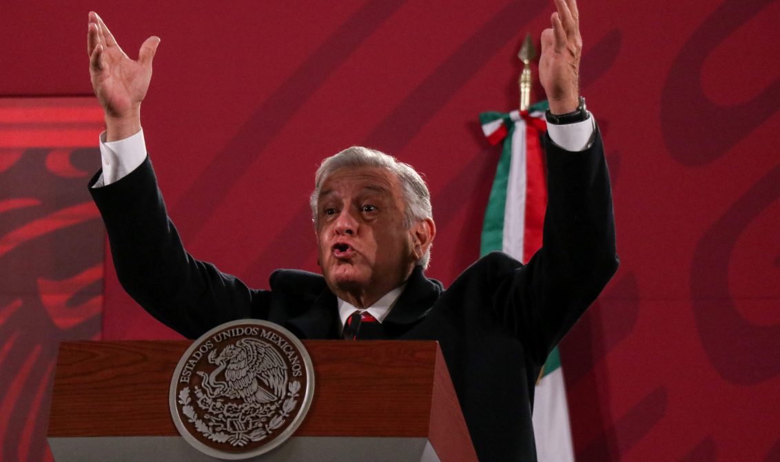 CIUDAD DE MÉXICO, 16DICIEMBRE2020.- El presidente Andrés Manuel López Obrador encabezó su conferencia de prensa matutina en las inmediaciones de Palacio Nacional. El jefe del ejecutivo llamó a la población a cuidarse más durante estas fechas decembrinas debido a la pandemia por Covid-19, la cual ha mostrado un repunte de contagios en 10 estados. López Obrador recalcó que no pretende prohibir la movilidad y agradeció a los ciudadanos el respetar las medidas restrictivas de la misma. FOTO: GALO CAÑAS/CUARTOSCURO.COM