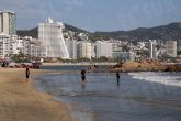 10 de Diciembre del 2020 Acapulco, Guerrero. Pocos bañistas se observaron en la playa Papagayo, en donde los pocos visitantes disfrutaron de la tranquilidad del mar, debido al fenómeno de marea baja que se presenta entre los meses de diciembre a febrero en las playas del puerto. Foto: Carlos Alberto Carbajal