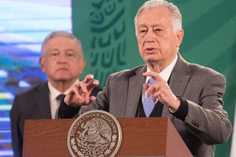 CIUDAD DE MÉXICO. 18FEBRERO2021.- Andrés Manuel López Obrador en la conferencia de prensa en el salón Tesorería de Palacio Nacional. Manuel Barttlet Díaz, director de CFE encabezó al grupo de expertos que explicaron el apagón en varios Estados de la República. FOTO: VICTORIA VALTIERRA/CUARTOSCURO.COM