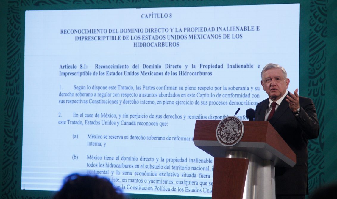 CIUDAD DE MÉXICO, 09FEBRERO2021.- Andrés Manuel López Obrador, presidente de México acompañado de Jorge Alcocer Varela, secretario de Salud; Marcelo Ebrard Casaubon, secretario de Relaciones Exteriores y Hugo López-Gatell Ramírez, subsecretario de Prevención y Promoción de la Salud, durante la conferencia matutina que se lleva a cabo en Palacio Nacional. Se destacó como cada martes el tema de Salud; seguimiento de la Pandemia causada por la Covid-19 y el avance de llegada y aplicación de la vacuna contra el virus SARS-CoV-2. FOTO: ANDREA MURCIA / CUARTOSCURO.COM