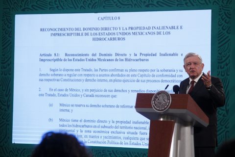 CIUDAD DE MÉXICO, 09FEBRERO2021.- Andrés Manuel López Obrador, presidente de México acompañado de Jorge Alcocer Varela, secretario de Salud; Marcelo Ebrard Casaubon, secretario de Relaciones Exteriores y Hugo López-Gatell Ramírez, subsecretario de Prevención y Promoción de la Salud, durante la conferencia matutina que se lleva a cabo en Palacio Nacional. Se destacó como cada martes el tema de Salud; seguimiento de la Pandemia causada por la Covid-19 y el avance de llegada y aplicación de la vacuna contra el virus SARS-CoV-2. FOTO: ANDREA MURCIA / CUARTOSCURO.COM