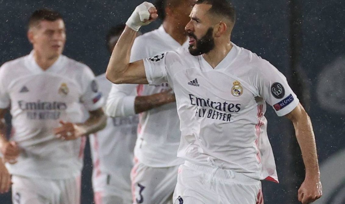 El delantero francés Karim Benzema festeja el gol del empate de Real Madrid ante Chelsea, ayer en la cancha del estadio Alfredo Di Stefano. Foto: Tomada de Internet