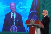 El presidente Andrés Manuel López Obrador en la conferencia mañanera desde Palacio Nacional, mientras escucha el mensaje de su homólogo estadunidense Joe Biden, durante la Cumbre sobre Clima. Foto: Cuartoscuro