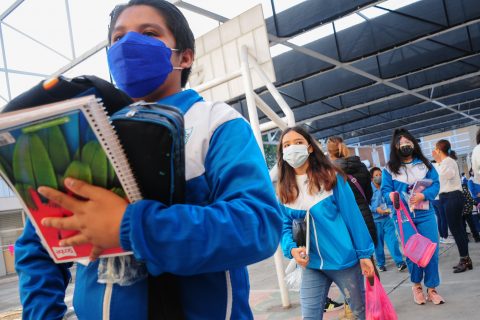 La Escuela Primaria “Ignacio Zaragoza”, ubicada en la alcaldía Iztacalco, en Ciudad de México, reabrió sus puertas y volvió a recibir a los alumnos. Foto: Cuartoscuro