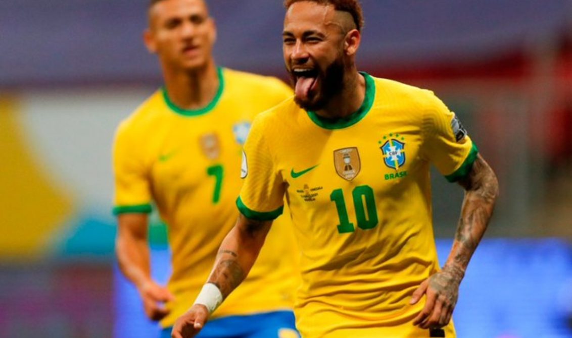 Neymar celebra su gol de penalti, el 2-0 momentáneo de Brasil sobre Venezuela, ayer en la cancha del estadio Nacional del Brasilia. Foto: Tomada de internet