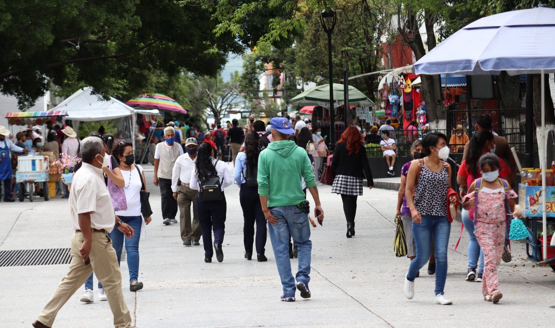 Chilpancingo Gro, 14 de julio 2021. // Pese al incremento de casos Covid en el estado, habitantes de Chilpancingo siguen sin respetar las medidas sanitarias para prevenir contagios de este virus. // Foto: Jesús Eduardo Guerrero