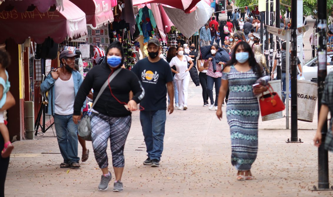 Movilidad de personas en las calles céntricas de Chilpancingo. Foto: Jesús Eduardo Guerrero