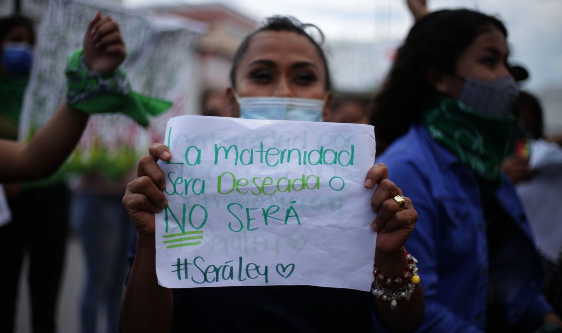 jnt-protesta-feministas-marcha-despenilización-aborto.jpg: Chilpancingo, Guerrero 28 de septiembre del 2021// Feministas marcharon en Chilpancingo, en el marco del Día de Acción Global por la despenalización y legalización del aborto. Foto: Jessica Torres Barrera