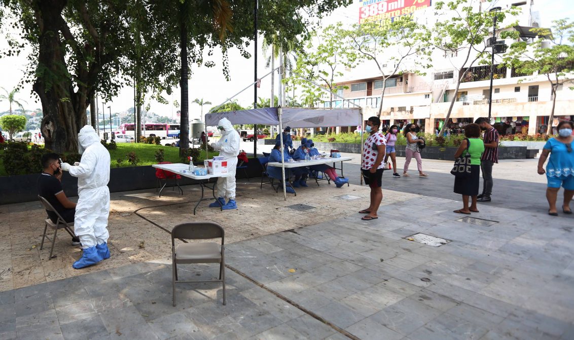 Acapulco,Gro/02 Septiembre2021/ Poca asistencia de personas en el modulo de la prueba de COVID-19 alas 10 de la mañaba en el Zócalo de Acapulco. Foto: Jesús Trigo