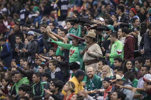 “Bajo la línea de cero tolerancia a la discriminación y la violencia en el futbol, un número de asociaciones miembro fueron castigadas por actos discriminatorios de sus respectivas aficiones”, publicó ayer la FIFA, tras sancionar a varias federaciones del mundo.